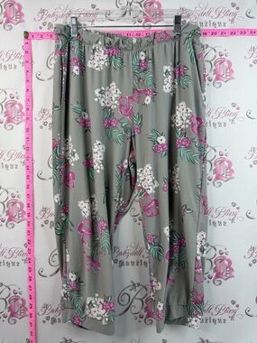 Be yourself capri jogger Floral flowers Capris - Gray with Pink & White Flowers